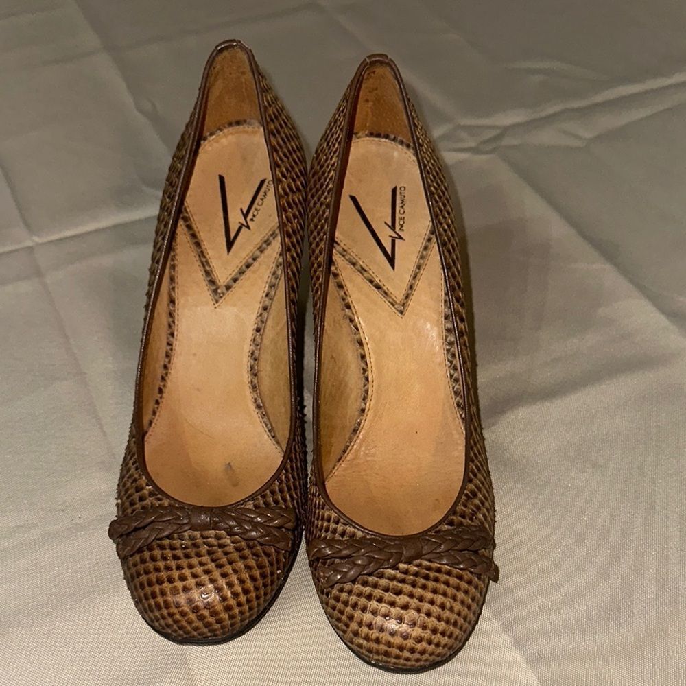 Vince Camuto Brown/Beige Snakeskin Pattern Textured Heels Size 7 - Picture 3 of 11